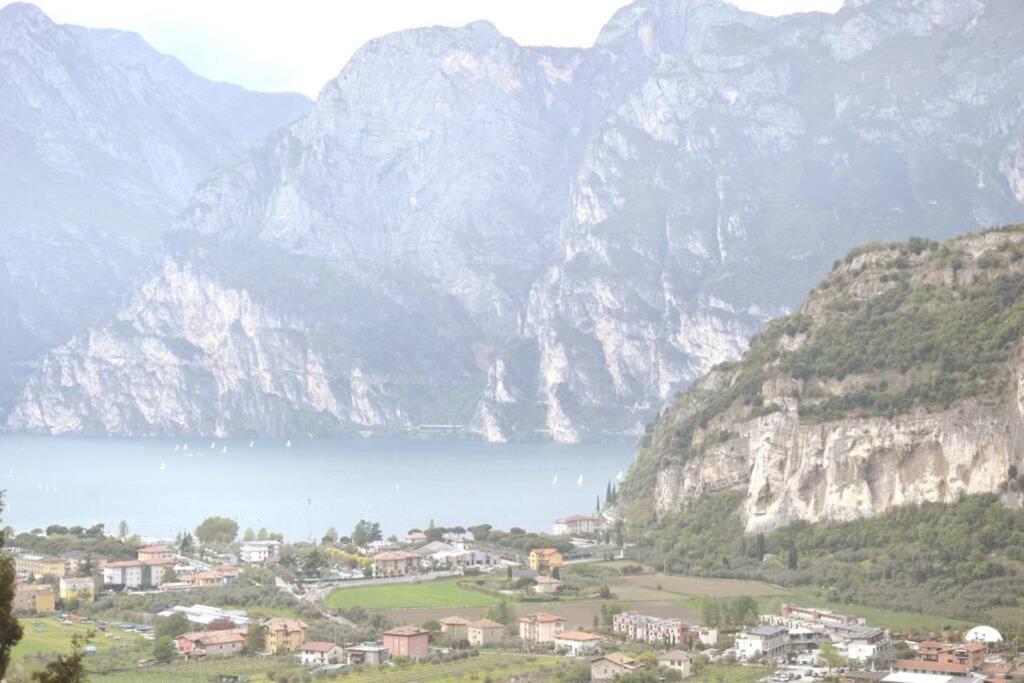 Appartamento Sunrise - Centro Storico N2 Riva del Garda Exterior photo