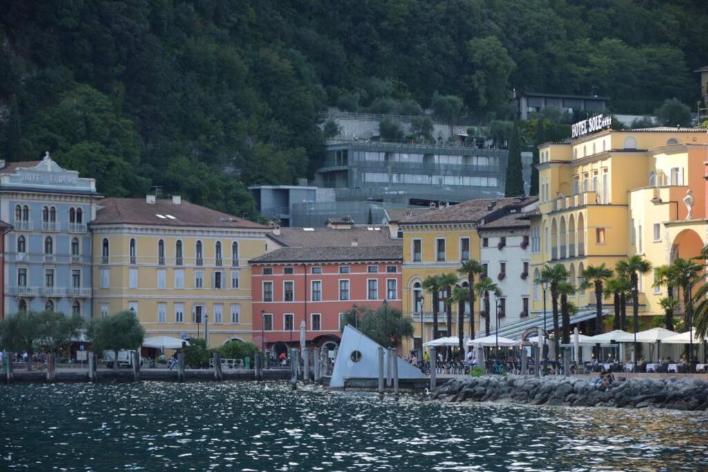 Appartamento Sunrise - Centro Storico N2 Riva del Garda Exterior photo