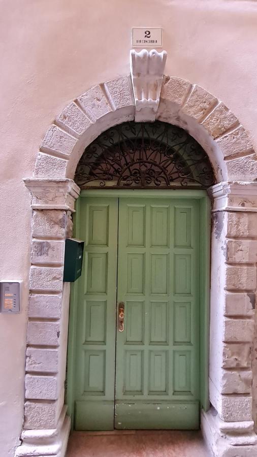 Appartamento Sunrise - Centro Storico N2 Riva del Garda Exterior photo